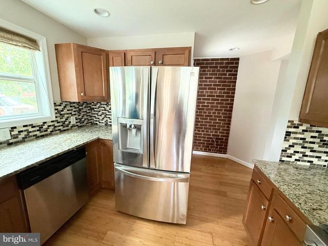 702 56TH PL NE, Washington, DC 20019