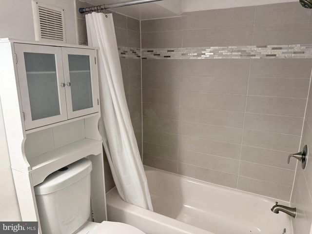 702 56TH PL NE, Washington, DC 20019