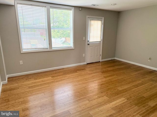 702 56TH PL NE, Washington, DC 20019