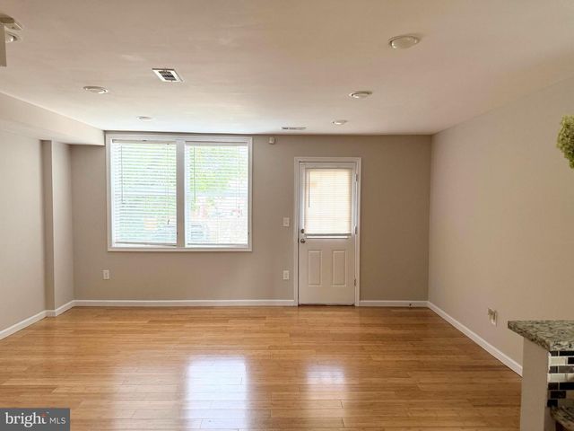 702 56TH PL NE, Washington, DC 20019