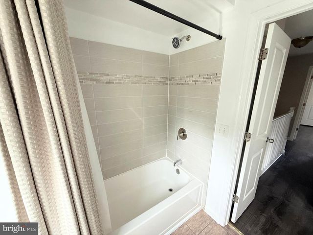 702 56TH PL NE, Washington, DC 20019