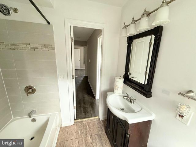 702 56TH PL NE, Washington, DC 20019
