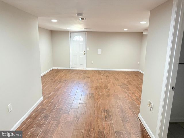 702 56TH PL NE, Washington, DC 20019