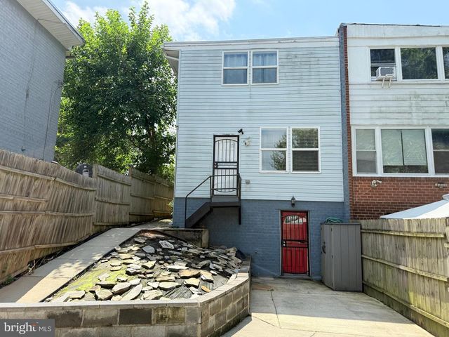 702 56TH PL NE, Washington, DC 20019