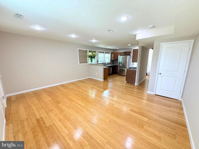 702 56TH PL NE, Washington, DC 20019