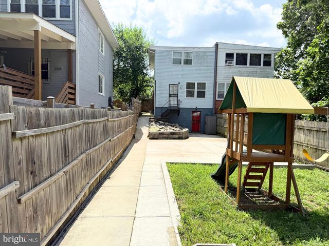 702 56TH PL NE, Washington, DC 20019