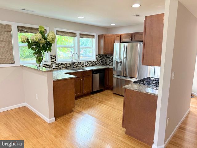 702 56TH PL NE, Washington, DC 20019