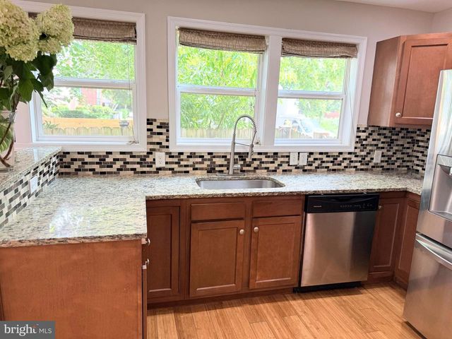 702 56TH PL NE, Washington, DC 20019