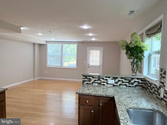 702 56TH PL NE, Washington, DC 20019