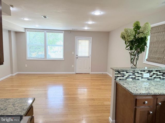 702 56TH PL NE, Washington, DC 20019
