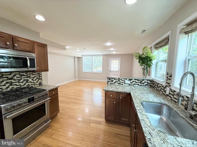 702 56TH PL NE, Washington, DC 20019