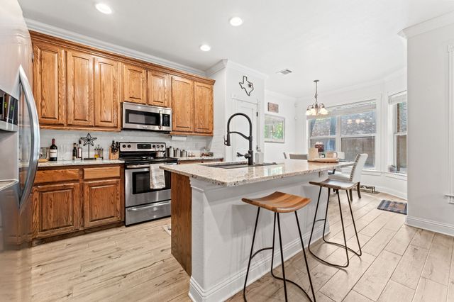 705 Royal Oak Court, Burleson, TX 76028