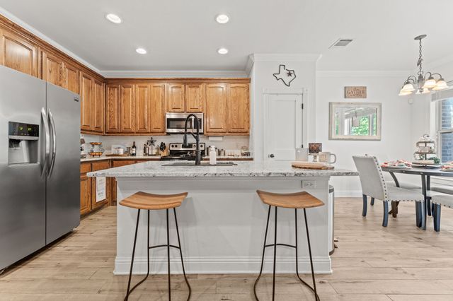 705 Royal Oak Court, Burleson, TX 76028