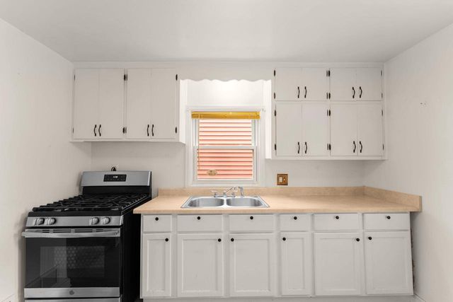 2812 E Allerton AVENUE, Saint Francis, WI 53235