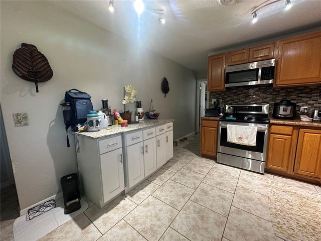 4850 LAKE SHORE DRIVE, St Cloud, FL 34772