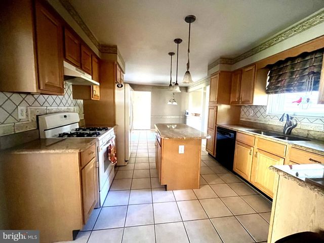 870 LONGWOOD DR, Vineland, NJ 08361
