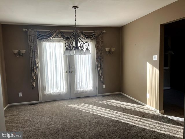 870 LONGWOOD DR, Vineland, NJ 08361