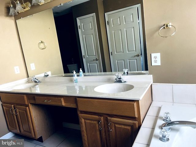 870 LONGWOOD DR, Vineland, NJ 08361