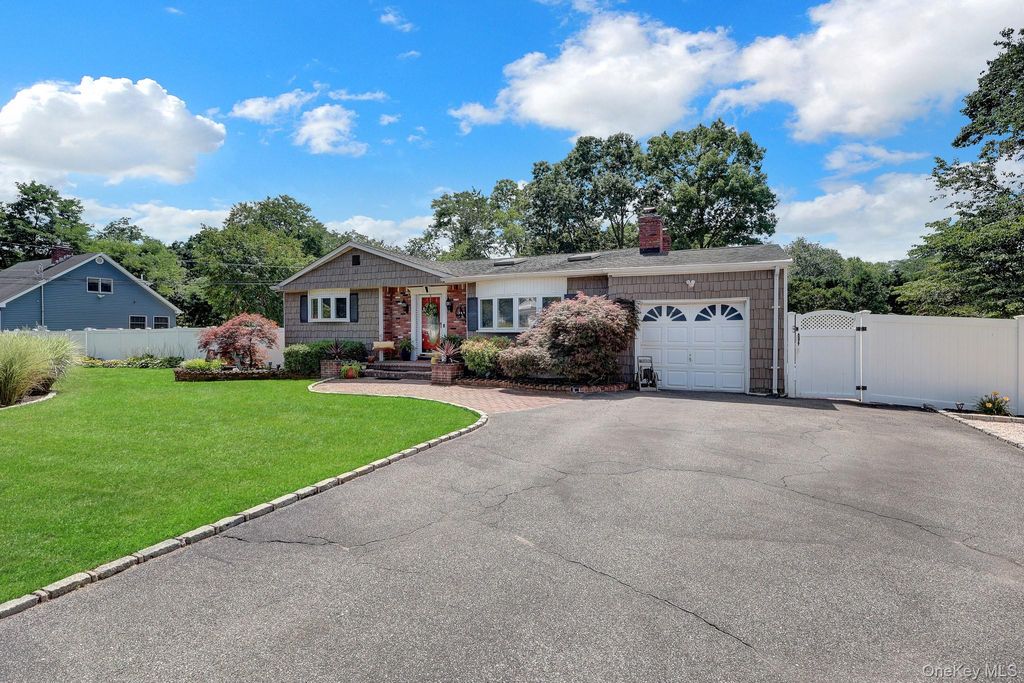 408 Oceanside Street, Islip Terrace, NY 11752 — photo 4