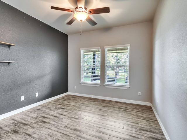 155 Horse Shoe Trail, Angleton, TX 77515