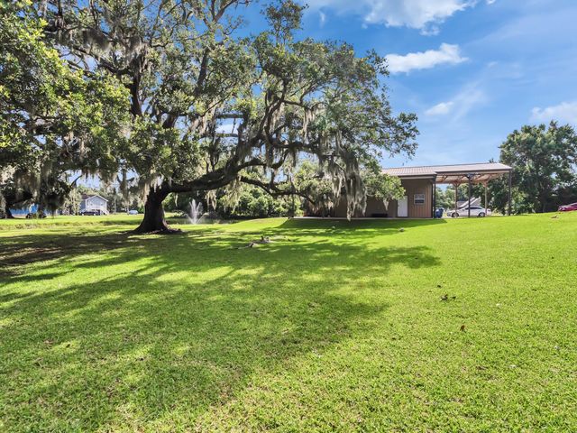 155 Horse Shoe Trail, Angleton, TX 77515