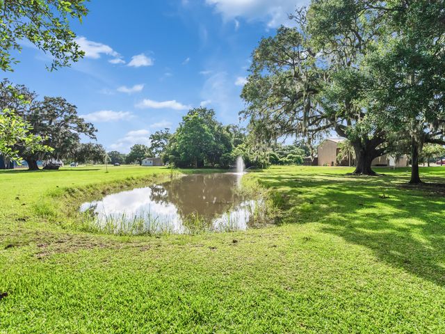 155 Horse Shoe Trail, Angleton, TX 77515