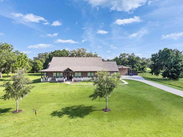 155 Horse Shoe Trail, Angleton, TX 77515