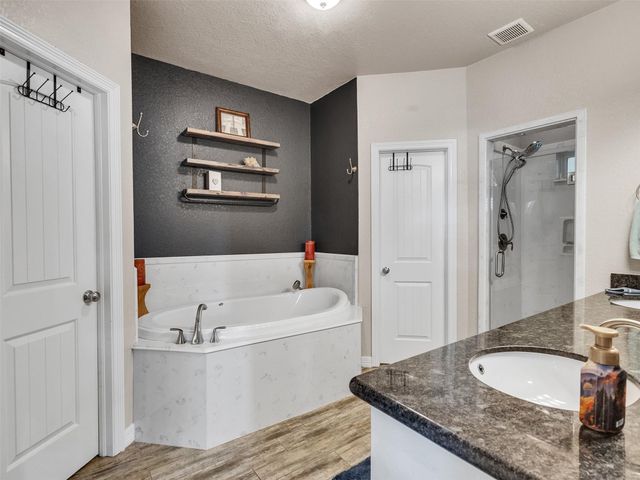 155 Horse Shoe Trail, Angleton, TX 77515