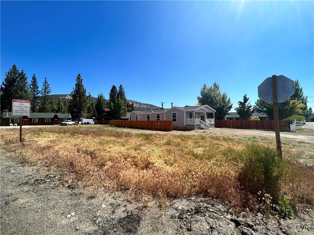 900 Greenway Drive, Big Bear City, CA 92314