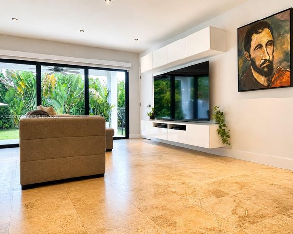 3538 SW 1 Avenue st, Miami, FL 33145