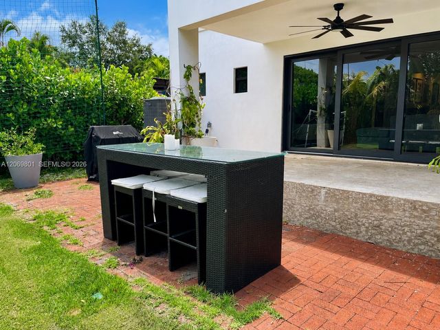 3538 SW 1 Avenue st, Miami, FL 33145
