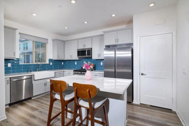 1836 Red Willow Way, Oceanside, CA 92056