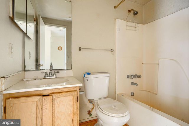 3416 ROUND RD, Baltimore, MD 21225
