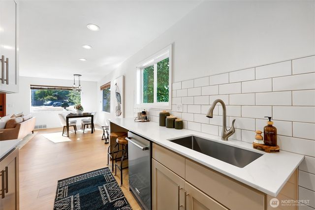 8062 30th Avenue NW, Seattle, WA 98117