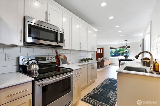 8062 30th Avenue NW, Seattle, WA 98117