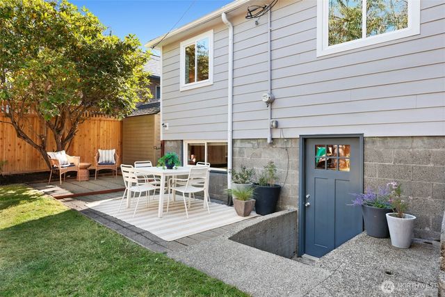 8062 30th Avenue NW, Seattle, WA 98117