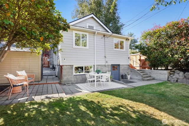 8062 30th Avenue NW, Seattle, WA 98117