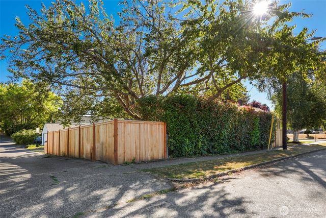 8062 30th Avenue NW, Seattle, WA 98117