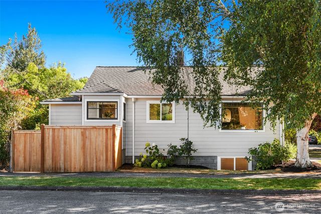 8062 30th Avenue NW, Seattle, WA 98117