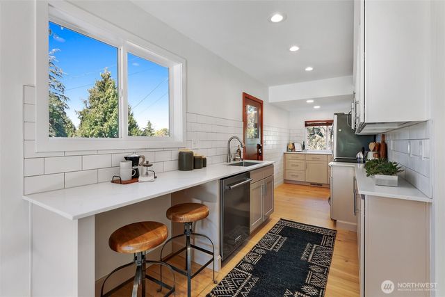 8062 30th Avenue NW, Seattle, WA 98117