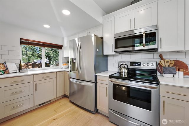 8062 30th Avenue NW, Seattle, WA 98117