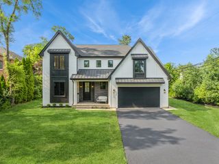 900 Pleasant Lane, Glenview, IL 60025