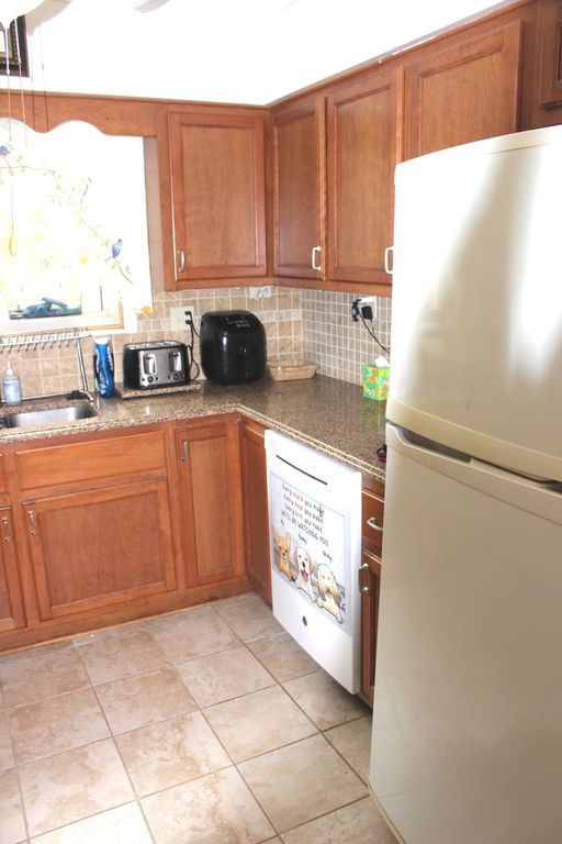 Image 11 of property listing at 210 Circle Drive, Salem, IL 62881