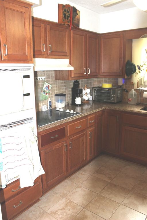 Image 12 of property listing at 210 Circle Drive, Salem, IL 62881