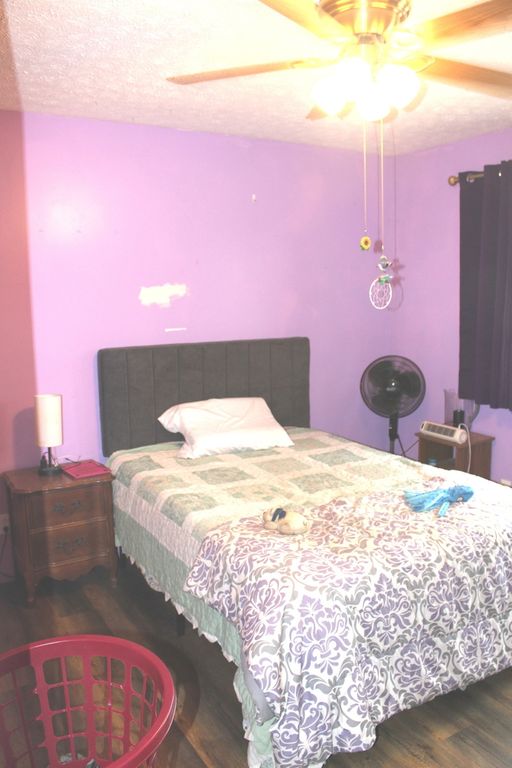 Image 17 of property listing at 210 Circle Drive, Salem, IL 62881