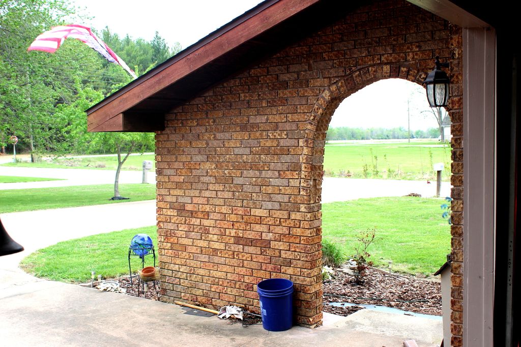 Image 3 of property listing at 210 Circle Drive, Salem, IL 62881