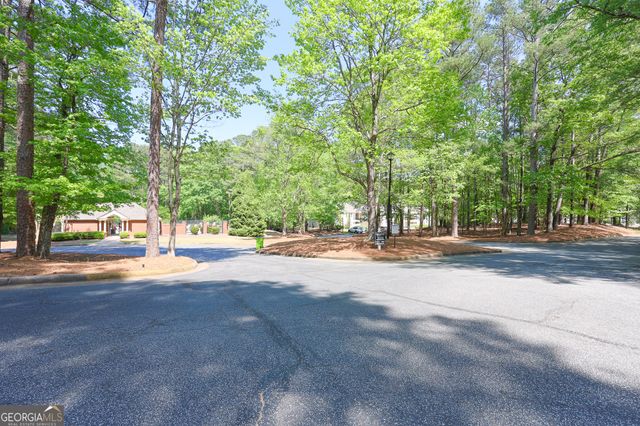 823 Ridgefield Drive, Peachtree City, GA 30269