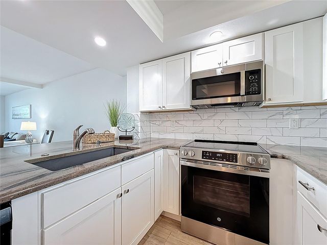 7560 BAY ISLAND DRIVE S 148, South Pasadena, FL 33707