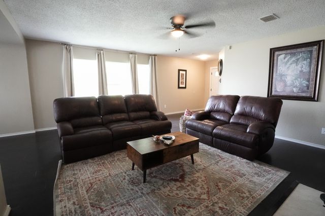 6525 Willow Oak Court, Fort Worth, TX 76112