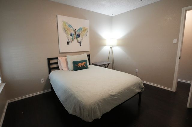 6525 Willow Oak Court, Fort Worth, TX 76112